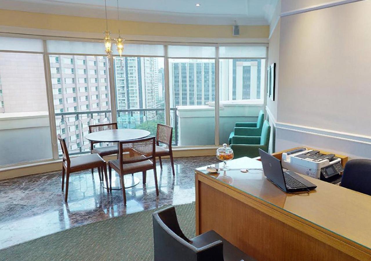 Gran Estanplaza Berrini Hotel São Paulo Luaran gambar A typical office at the Hong Kong University of Science and Technology
