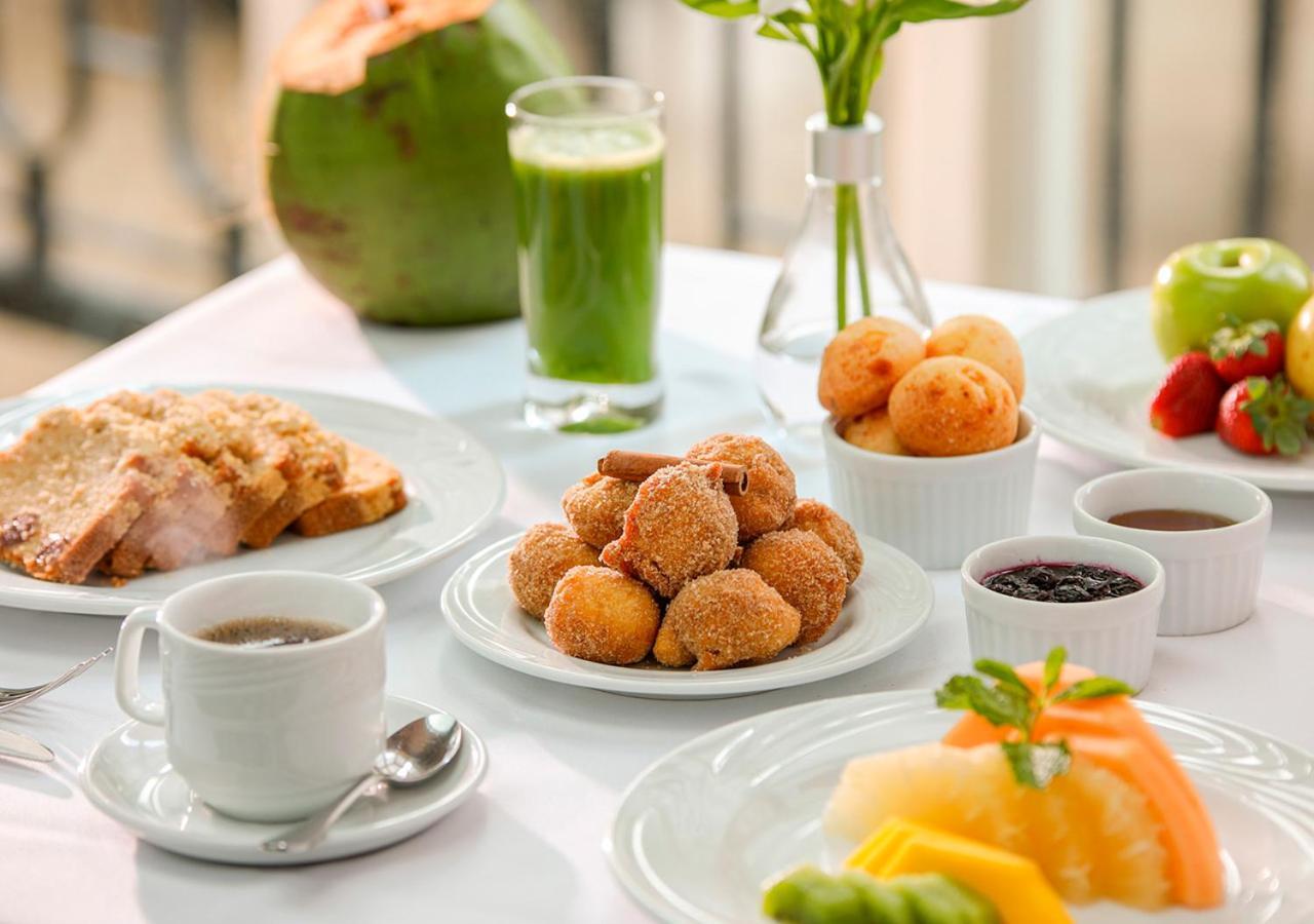 Gran Estanplaza Berrini Hotel São Paulo Luaran gambar A selection of Brazilian breakfast foods