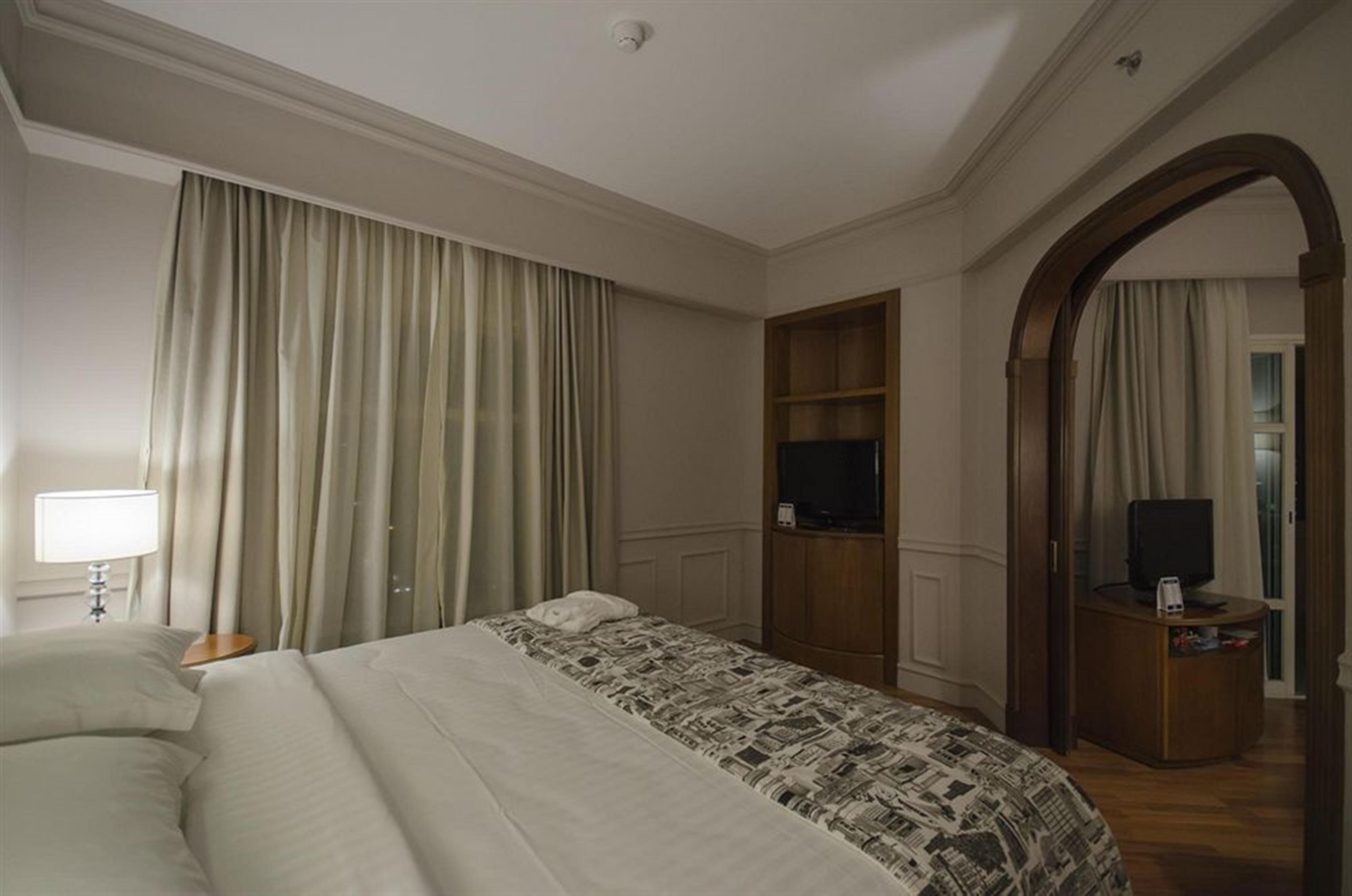 Gran Estanplaza Berrini Hotel São Paulo Luaran gambar A bedroom at the hotel