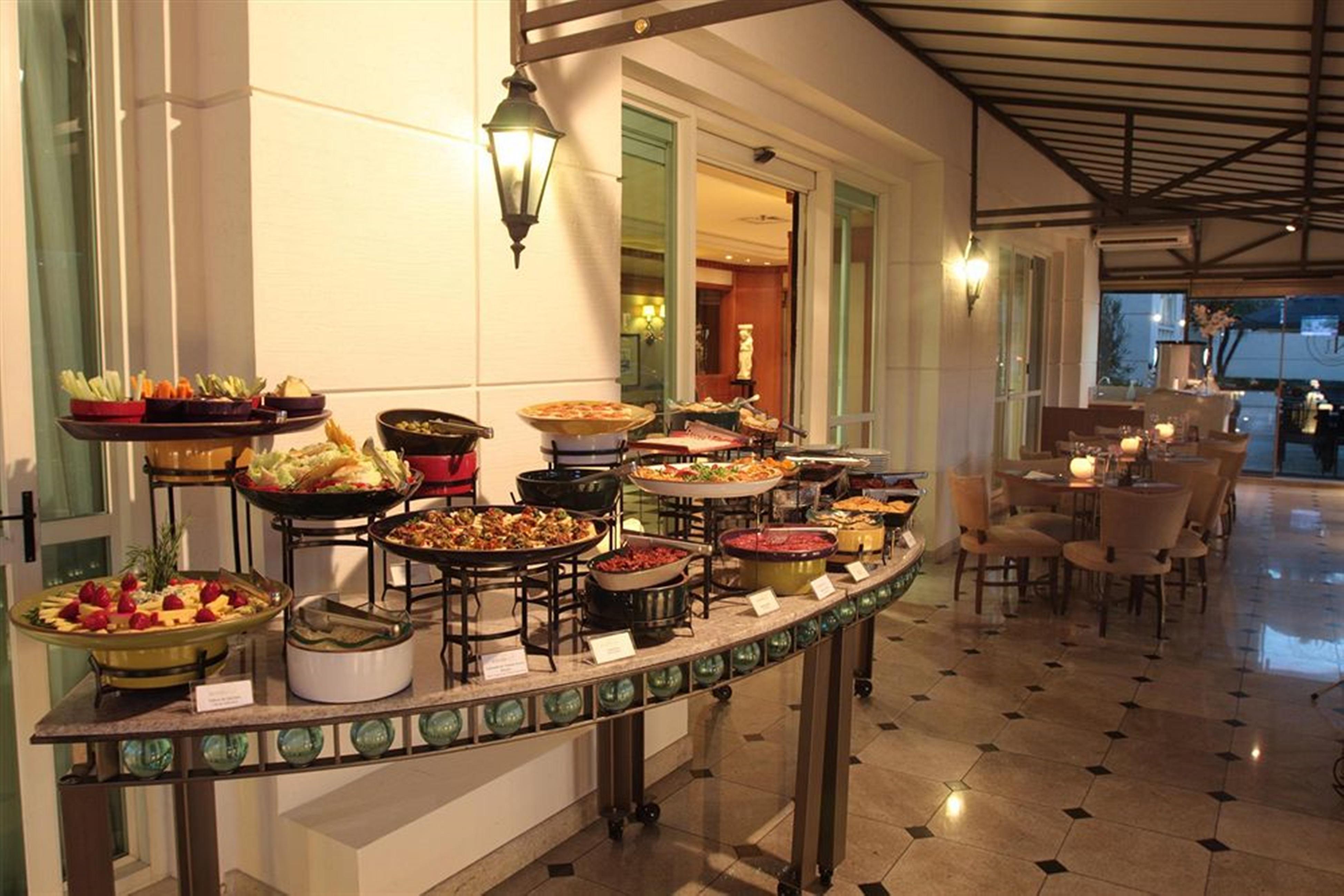 Gran Estanplaza Berrini Hotel São Paulo Luaran gambar A buffet at a hotel