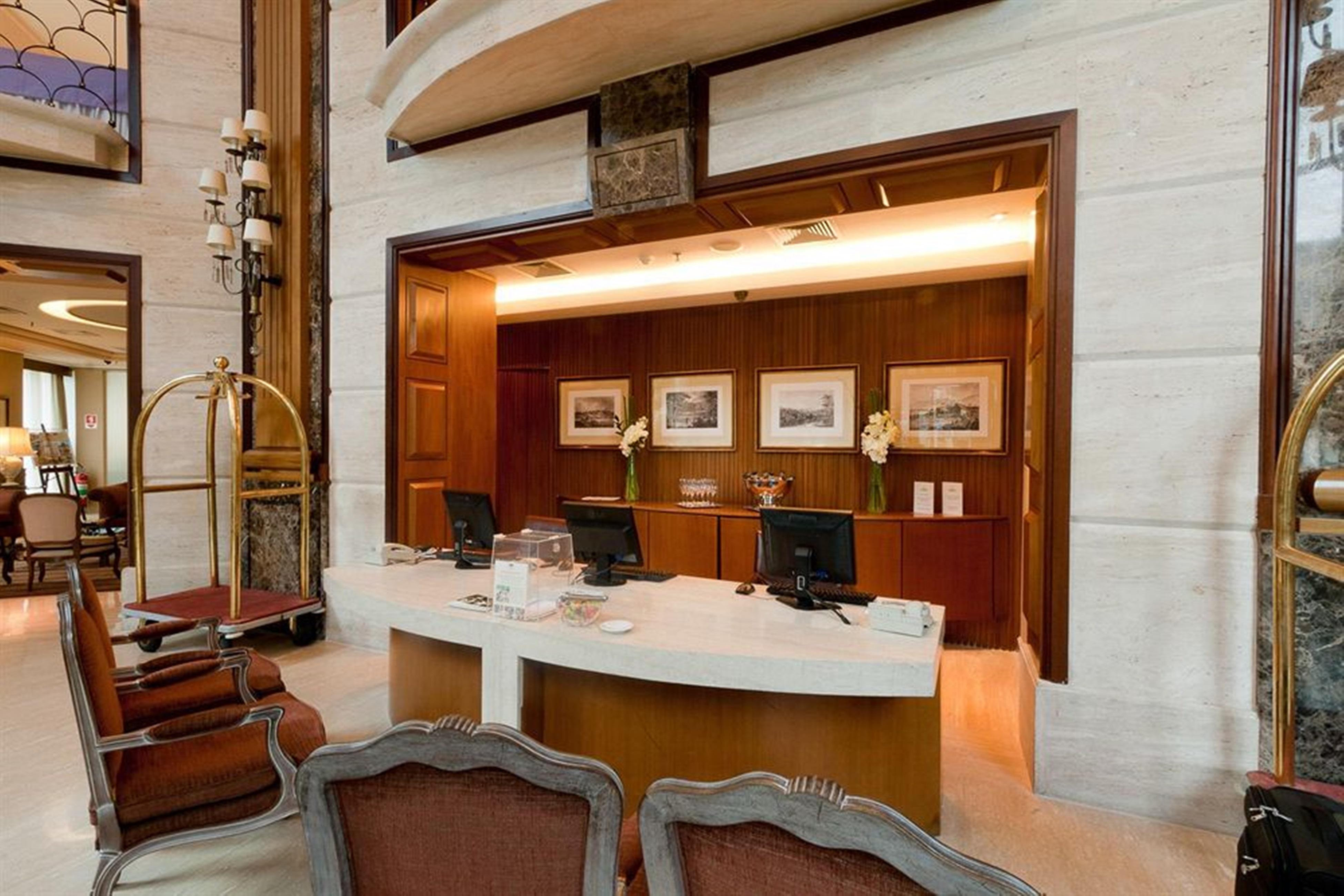 Gran Estanplaza Berrini Hotel São Paulo Luaran gambar Concierge desk at the Ritz-Carlton, Dubai